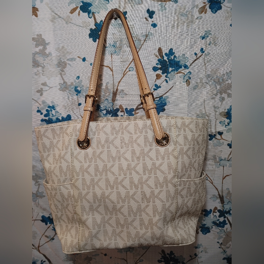 Michael Kors tote - Picture 3 of 16